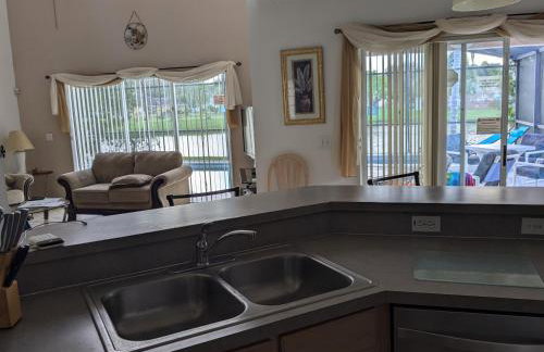 Large lakeside 5 bed villa with private pool - Foto 19