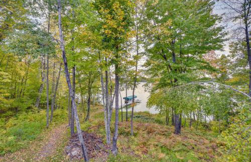 Lakefront Wisconsin Cabin with Boat Dock! - Foto 33