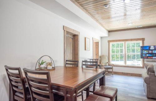 Tucked away in the woods - minutes to the New River - Acreage to explore! - Foto 14