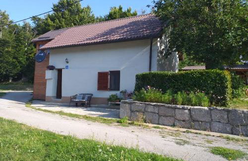 Baške Oštarije - kuća za odmor - Foto 1