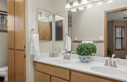 2 Living Rooms Fires Quick Drive Downtown - Foto 28