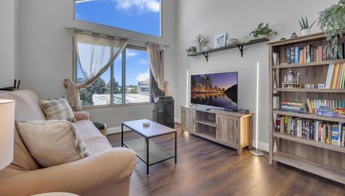 Point Loma 2BR Townhome w Parking in Prime Location - Foto 5