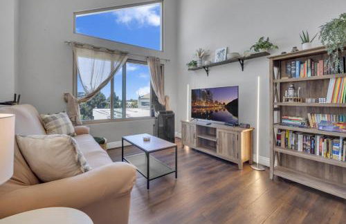 Point Loma 2BR Townhome w Parking in Prime Location - Foto 5