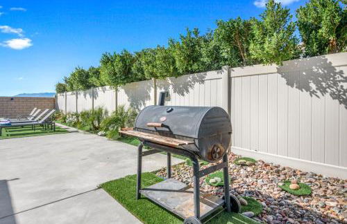 Views, Gameroom, Saltwater Pool & Hot tub, Firepit by MariamsBnb - Foto 52