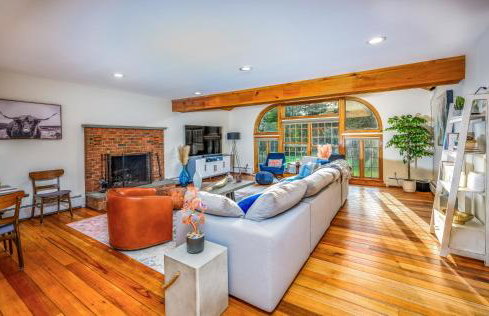 Lux estate! Hot tub, 8 acres, firepit, game room, private pond, EV, lots of privacy, 10 mins to town - Foto 11