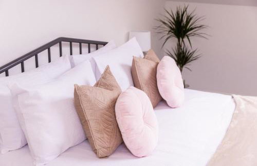 Hebden Bridge Haven - Stylish, Cosy, Canal Side, Pet Friendly - Photo 17