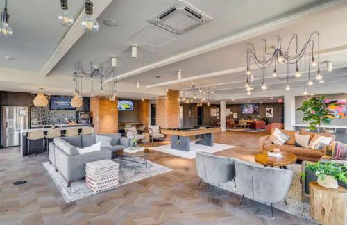 OTR King Bed Free On Site Parking Gym Pool Club Room - Foto 22