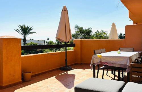 CASARES appart 2 ch dans parc tropical avec vue sur mer, montagne et piscine - Photo 3