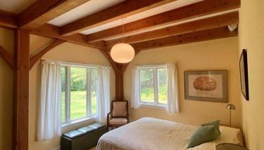 Beautiful Two-Bedroom Cabin Rental Set in the Forests of the Berkshires, Massachusetts - Foto 3