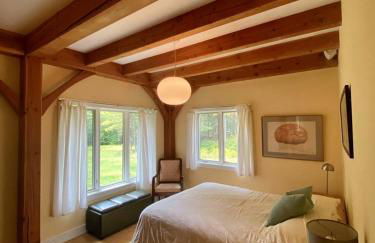 Beautiful Two-Bedroom Cabin Rental Set in the Forests of the Berkshires, Massachusetts - Foto 3