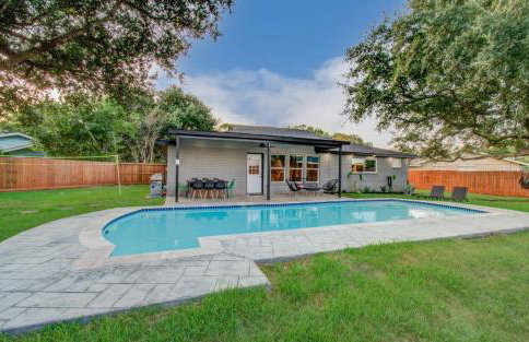 Friendswood Getaway - 5 Bedrooms + Pool + Patio - Foto 1