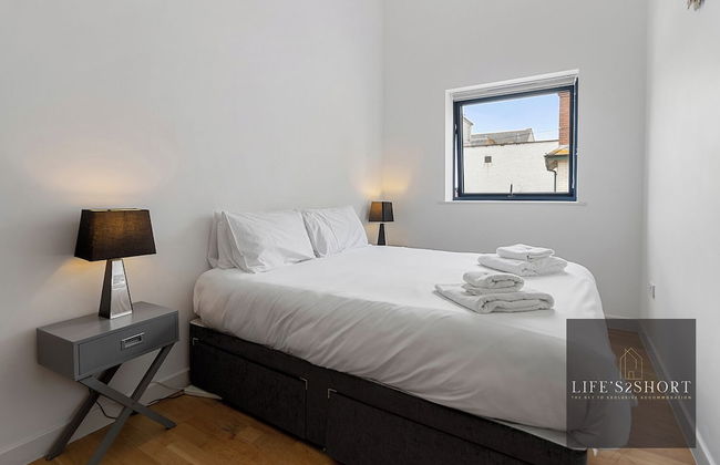 City Centre Spacious Apartment - Photo 6