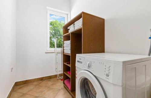 Holiday house with swimming pool - Photo 48