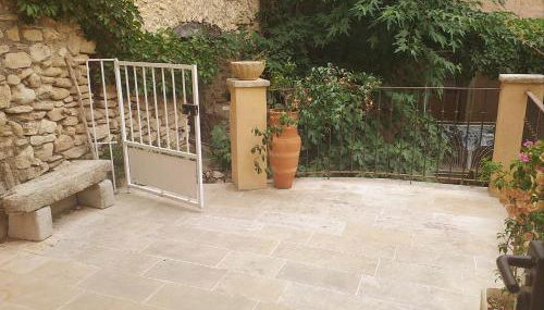 maison au coeur de Fontaine de Vaucluse, nichée sur le rocher et surplombant la sorgue - Foto 5