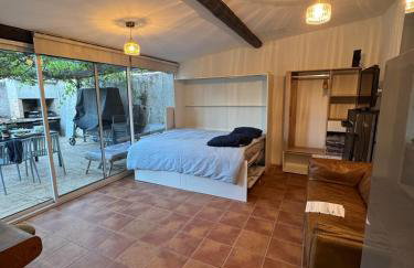 Studio with pool and quiet, non-shared garden, 1 lit double - Foto 1