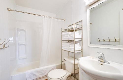 Relax Fireside! Home Less Than 1 Mi to Tryon International - Foto 13