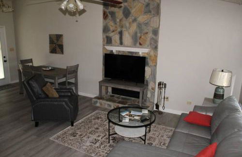 Cheerful 2-Bedroom, 2 bath with private parking - Foto 1