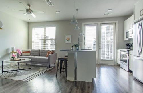 Boulevard Stays Pool Gym Parking 1BR King Suite C - Foto 5