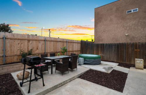 Entire Private Home with 3 Bedrooms 2 Bathrooms, Hot Tub, Garage, King Bed, Available Now - Foto 22