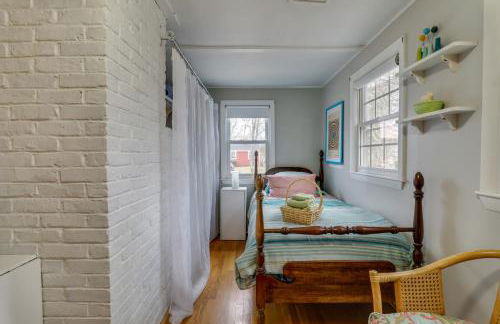 Yarmouth Vacation Rental with Deck Near Swan Pond! - Foto 18