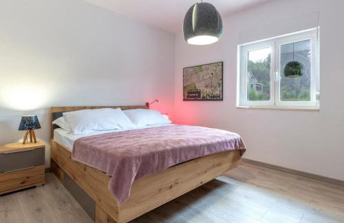 Serene Rural Villa with Pool, Sun Deck, and Children's Play Area - Five Bedroom Villa - Foto 43