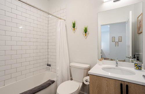 Modern & Spacious 2BR Apartment with Gym & Parking - Photo 23