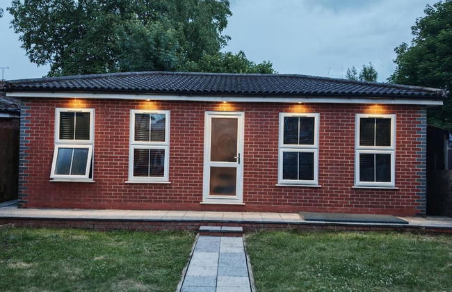 SnoozeDen Westmead – Windsor Castle & Legoland - Foto 1