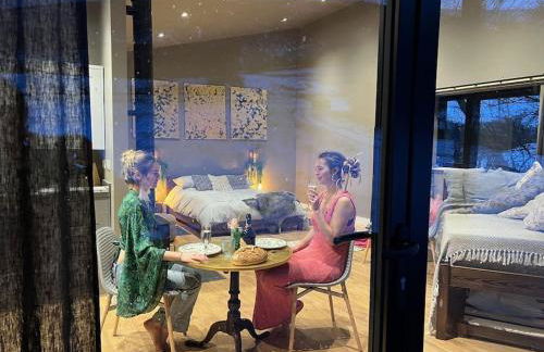 Quirky, Luxury Hideaway - Photo 26