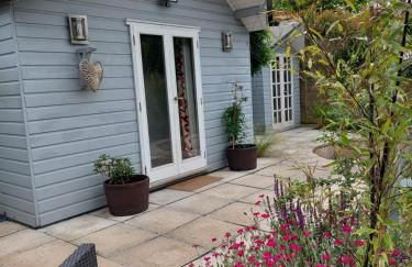 Private Garden Lodge in Christchurch, Dorset for 4 - dogs welcome! - Foto 1