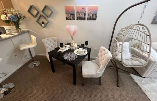 Cozy Downtown Condo Retreat with Space Needle View - Foto 32