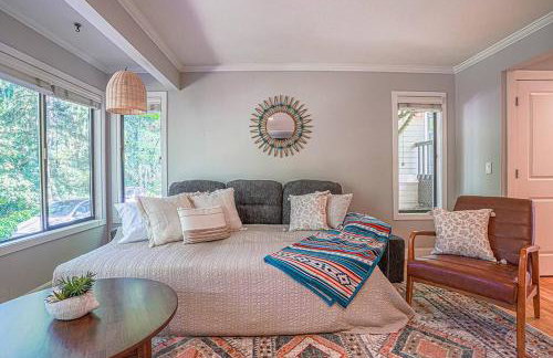 Sunlit contemporary Bellevue Home w a Lush Garden - Foto 8