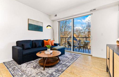 Luxurious 2BR Retreat near Downtown with Roofdeck and Gym - Foto 24