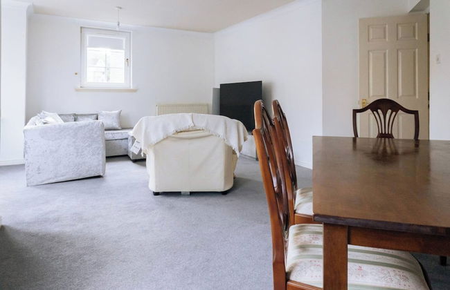 Snug & Serene 2BD Flat - Roseburn - Photo 28