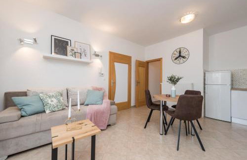 Villa Petra s bazenom, roštiljem i parkingom - Foto 18