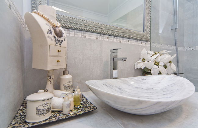 Luxury Villa Dolce Vita with Pool - Photo 26