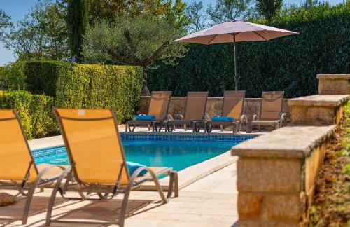 Faszinierendes Ferienhaus mit Privatpool, Volleyballfeld, Fussballplatz, Trampolin beim bekannten Radweg Parenzana - Foto 2