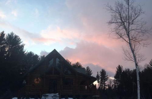 Secluded Log Cabin Nestled in the Woods in Athol, New York - Foto 16