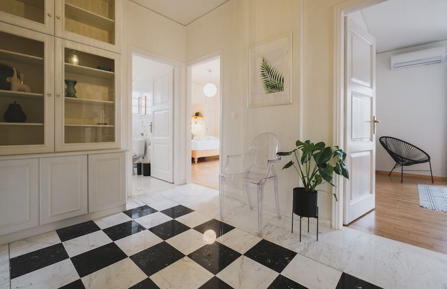 Mid-Century Modern Villa Vintage Charm - Foto 36