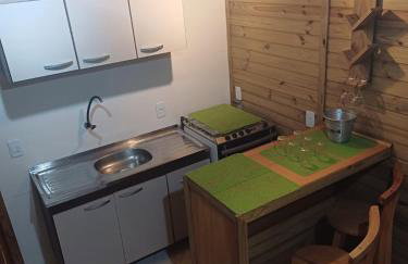 Ap moquirido com ar-condicionado 6km do aeroporto Floripa - Foto 1