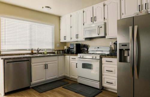 Cozy Family Home - 20 Mins from Disneyland - Foto 4