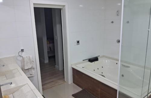 Casa com piscina, suite com hidro em Blumenau - Foto 9