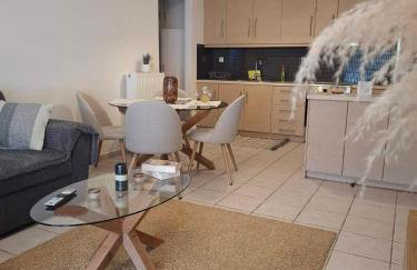 V & G House - Photo 1