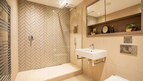 Thirty Eight HQ - Foto 2, Shower