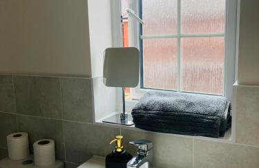 House-Sleeps 8-Parking-Garden - Photo 22