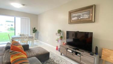 Modern Tropical Family Retreat near Legoland, Disney, Universal and Bok Towers - Foto 2