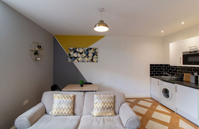 Stunning 1-bed Apartment in Gateshead - Photo 22