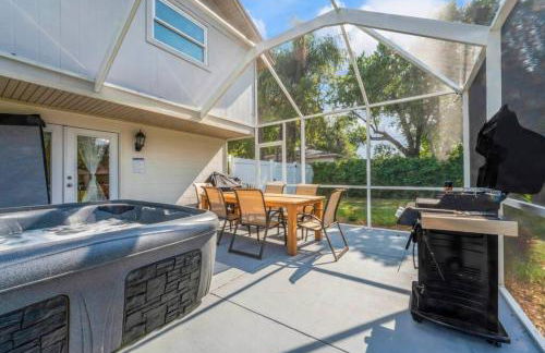 Oversized 4bed + Converted Bedroom, HEATED Pool + Hot Tub - Photo 39