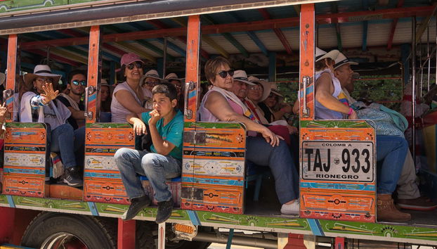 Free Chiva Tour of Medellin - Foto 5