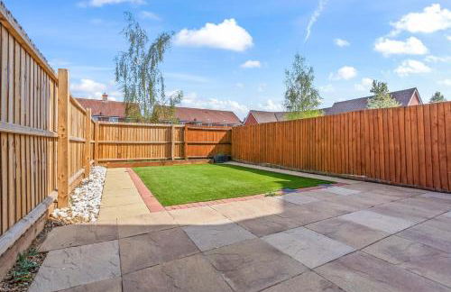 Stylish 4 Bedroom House in St Neots w Free Parking - Foto 53