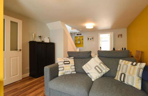 Air Maison - Family Home with Off-Road Parking - Photo 45